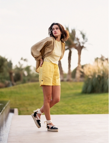 slider image: Noteboom 4 Woman