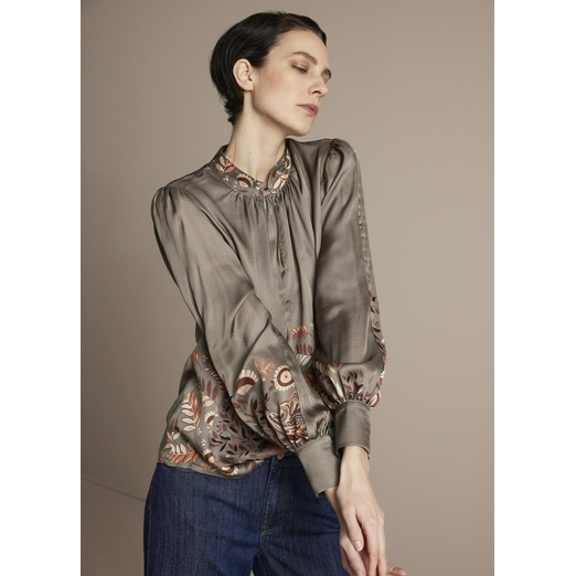 Overview second image: Top puffy sleeves 